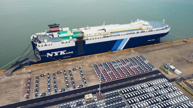 2022年我國(guó)新能源汽車出口67.9萬(wàn)輛，同比增長(zhǎng)1.2倍！