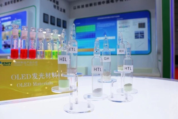 市場(chǎng)調(diào)查企業(yè)CINNO Research數(shù)據(jù)顯示，截至今年第一季度末，中國(guó)面板企業(yè)在中小尺寸OLED面板市場(chǎng)占有率達(dá)到22.6%。而在2020年，這一占有率剛超10%。短短兩年時(shí)間里，中國(guó)中小尺寸OLED市場(chǎng)占有率增加了一倍以上。相比之下，曾經(jīng)基本壟斷OLED中小型面板市場(chǎng)的韓國(guó)企業(yè)市占率則為77.4%，首次跌破八成。